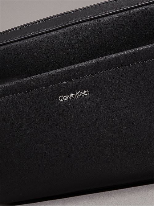 CK MUST CONVERTIBLE CAMERA BAG CALVIN KLEIN | K60K612901/BEH